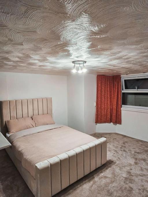 Spacious House In Ipswich Esterno foto
